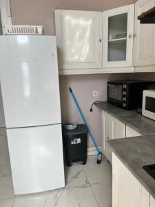 Kuchyň nebo kuchyňský kout v ubytování Chambre calaisfornia