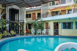 a swimming pool in front of a building at Hotel María de la Luz in Valladolid