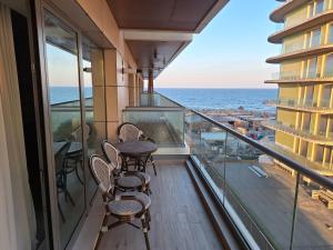 ママイア・ノルドにあるGreen&Seaの海の景色を望むバルコニー(椅子付)