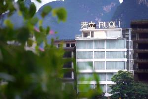 Nespecifikovaný výhled na hory nebo výhled na hory při pohledu z hotelu