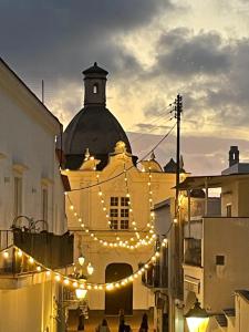 a building with christmas lights on a city street at Cerio Guest House in Anacapri