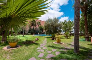 Κήπος έξω από το Logement de luxe avec piscine, hivernage