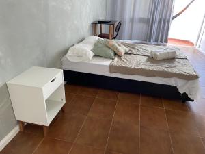 Postel nebo postele na pokoji v ubytování Quarto com varanda privada 3