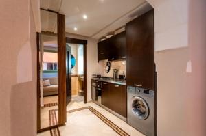 Η κουζίνα ή μικρή κουζίνα στο Logement de luxe avec piscine, hivernage