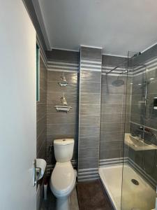 Vannituba majutusasutuses Le Voilier - Studio Moderne Vue Mer Panoramique avec Piscine
