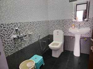 Phòng tắm tại Nature view homestay Birthi Waterfall