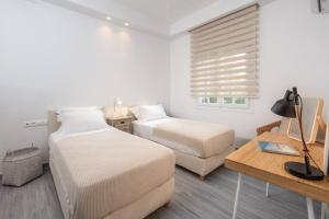 Posteľ alebo postele v izbe v ubytovaní Naxos Kastraki Boutique House With MVigla Seaview