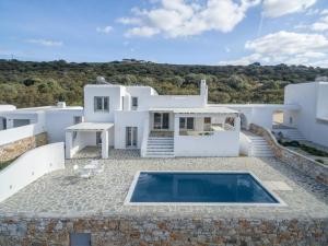 Bazén v ubytovaní Villa Agali Naxos Glyfada Kastraki alebo v jeho blízkosti