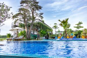 Hồ bơi trong/gần Serene Nature Boutique Resort & Spa