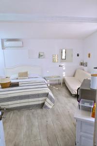 Postel nebo postele na pokoji v ubytování Casa Fotografului Studio Marines