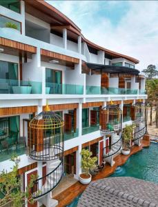 Ein Balkon oder eine Terrasse in der Unterkunft Hotel Villa AoKhanom Beachfront