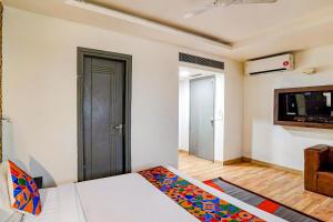 Postel nebo postele na pokoji v ubytování FabHotel Kaushambi
