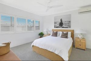 Rúm í herbergi á Luxury 2 Bedroom Unit Mooloolaba