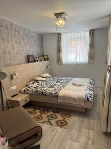 Llit o llits en una habitació de Brick Wall