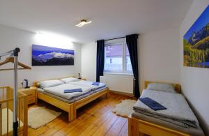 Posteľ alebo postele v izbe v ubytovaní Apartmány pri Belej