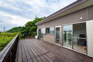 Μπαλκόνι ή βεράντα στο 4BR 6人ok 空港15分 ビーチ10秒 BBQ
