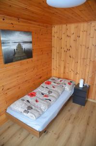 Postel nebo postele na pokoji v ubytování Grosse, schöne Wohnung im Grünen