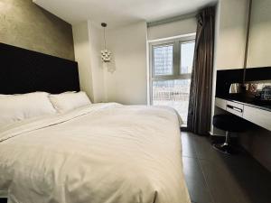 Uma cama ou camas num quarto em The Snooze Hotel at Bugis