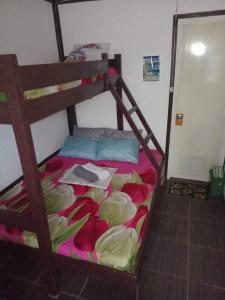 Voodi või voodid majutusasutuse el nido hostel sun valley toas