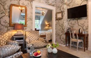 a living room with a couch and a mirror at Relais & Chateaux Hotel Landgoed Het Roode Koper in Ermelo