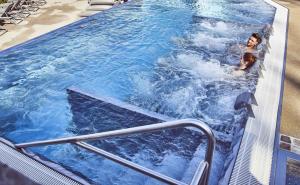 Bazén v ubytování Mondorf Parc Hotel & Spa nebo v jeho okolí