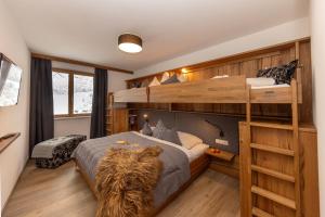 Postel nebo postele na pokoji v ubytování Bachgut - Das Resort am Berg + 34 fotografií