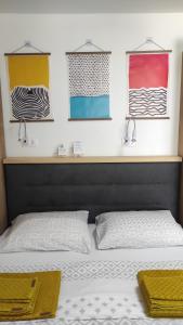 Postel nebo postele na pokoji v ubytování Apartment and Room Bonefacic