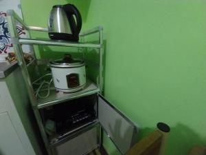 Kuchyň nebo kuchyňský kout v ubytování Cozy Condo in Downtown Naga