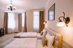 Postel nebo postele na pokoji v ubytování Hotel Imperial House + 37 fotografií
