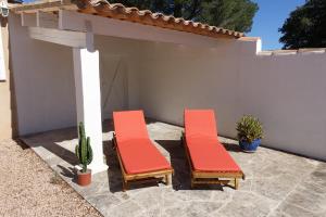 Foto dalla galleria di Chambre d'hôtes dans maison provençale avec piscine a Cavaillon