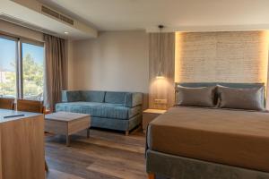 Ein Sitzbereich in der Unterkunft Wellnest Hotel