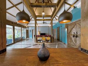 Fotografie z fotogalerie ubytování Villa Harimau-Original Joglo style 3B with pool v destinaci Gili Trawangan