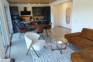 Posezení v ubytování Apprimus Ferienwohnungen - Waldsee Rieden Panoramaterrasse 8 EG