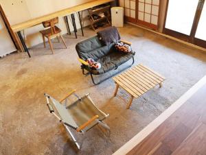Kiri no Kōbō Private Lodge with Goemon Bath的休息区