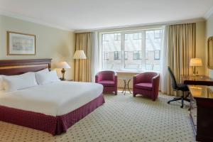 Ένα ή περισσότερα κρεβάτια σε δωμάτιο στο Hilton Antwerp Old Town