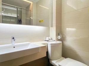 Ein Badezimmer in der Unterkunft 广州沃家国际公寓