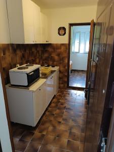 Una cocina o cocineta en Mira i Ola Apartman