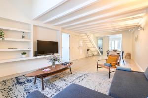 a living room with a couch and a table at Ao Pé da Sé next to Braga Cathedral By Sé Apartamentos in Braga