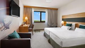 a hotel room with a large bed and a desk at Hotel Fire & Ice Düsseldorf/Neuss in Neuss +39 photos