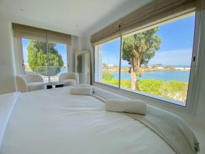 Rúm í herbergi á Villa Punique: Villa exceptionnelle avec vue mer