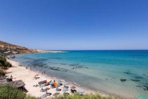 Galeriebild der Unterkunft Dar Barsha: Beach front white sand and happiness in Rafrāf