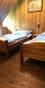 Postel nebo postele na pokoji v ubytování Chalupy Pod Šenkem - Výminek