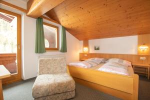 Posteľ alebo postele v izbe v ubytovaní Appartement Talstation Zentral Wildschönau WILD020 by FeWo-Plan