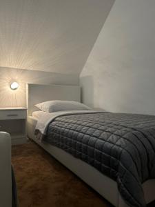 Postel nebo postele na pokoji v ubytování Apartments and Rooms Krizmanic