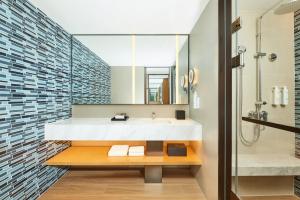 a bathroom with a sink and a mirror at Fairfield by Marriott Guangzhou Konggang in Guangzhou +53 photos