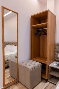 Postel nebo postele na pokoji v ubytování Rest Hour Hotel
