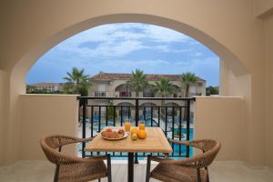 Rõdu või terrass majutusasutuses Hera Zakynthos Hotel