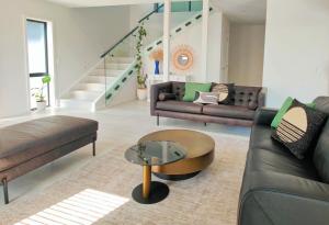 Area soggiorno di Better than Home - NEW Lake View