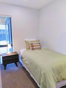 Letto o letti in una camera di Better than Home - NEW Lake View
