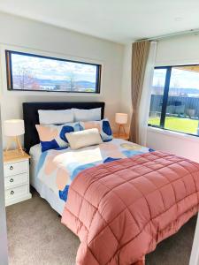 Letto o letti in una camera di Better than Home - NEW Lake View